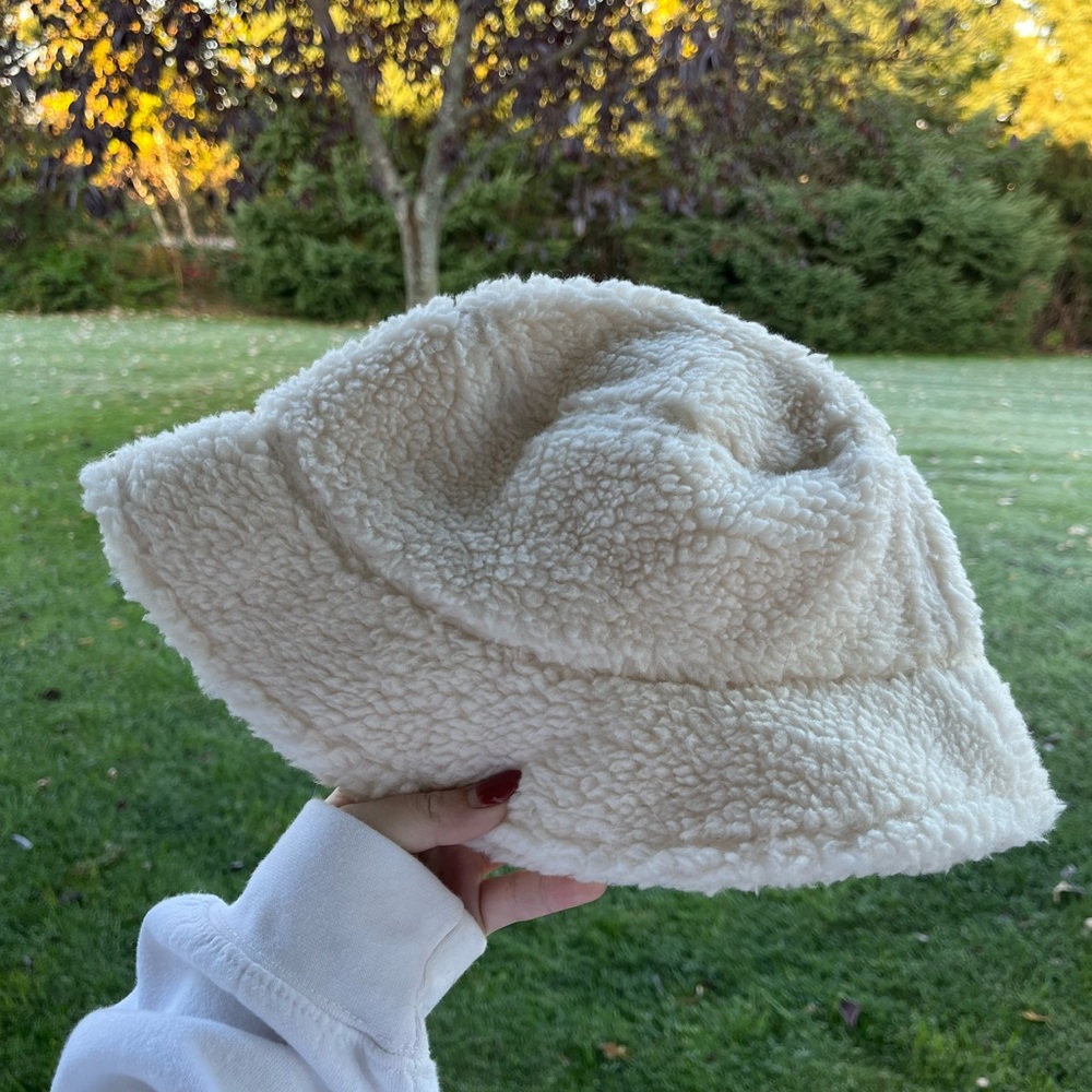 Madewell Sherpa fleece bucket hat NWOT cream